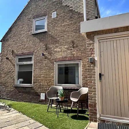 Qudi's Tiny House Apartment Noordwijk